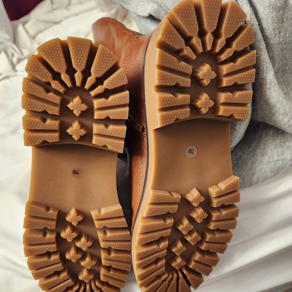 Giani Bernini Tan Heeled Boots NWB